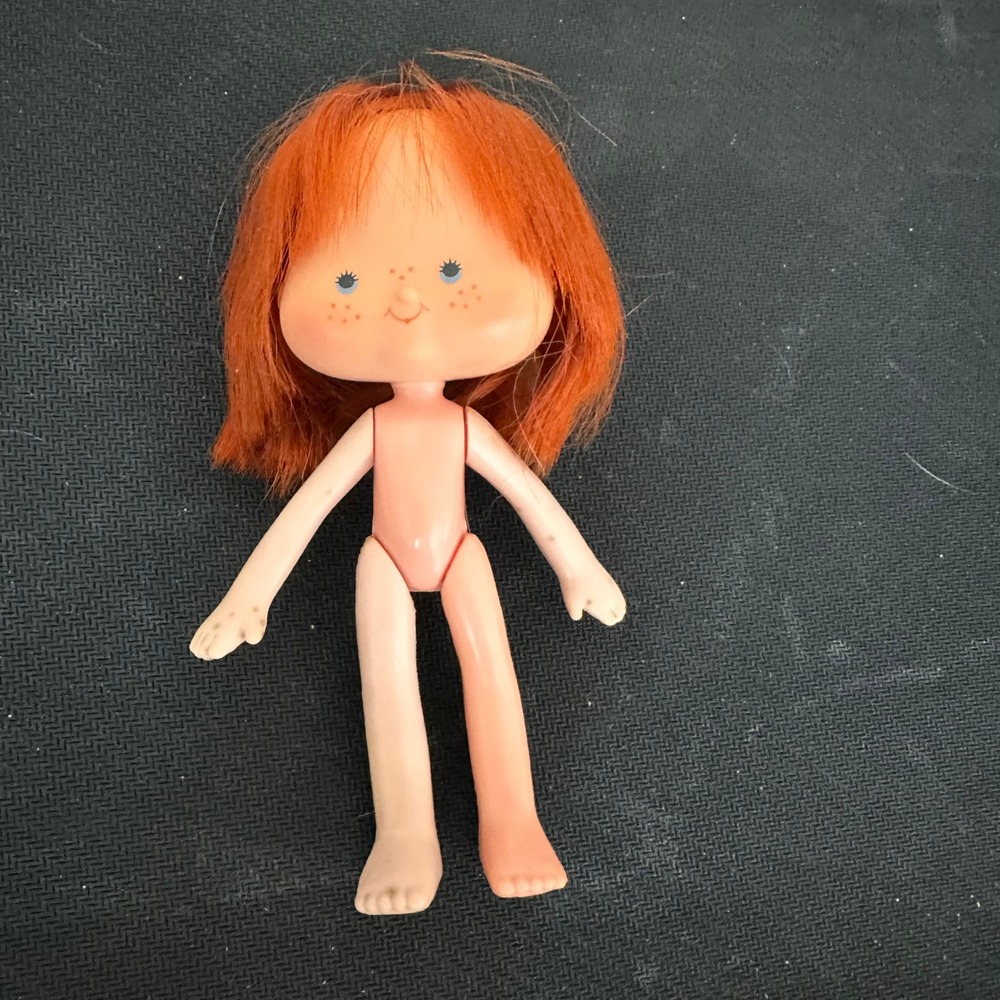 Vintage 1980s Strawberry Shortcake Doll Flat Hands Kenner Red Hair Freckles
